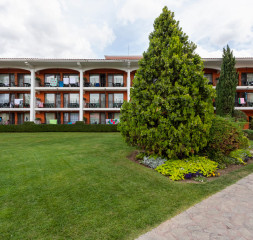 Hotel_Exterior_5.jpg