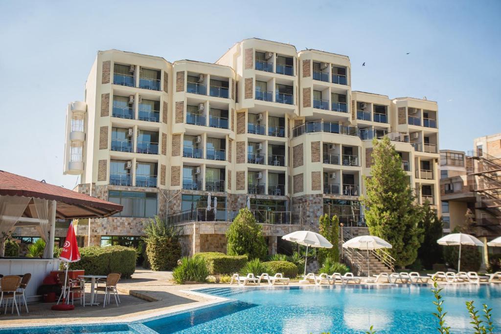 Amfibia Beach Complex ***