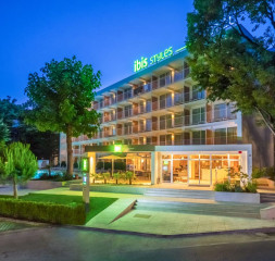 Hotel_Exterior_7.jpg