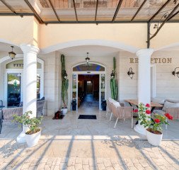 Hotel_Exterior_7.jpg