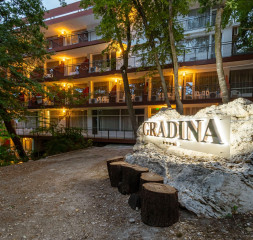 Hotel_Exterior_8.jpg
