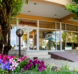 Hotel_Exterior_8.jpg