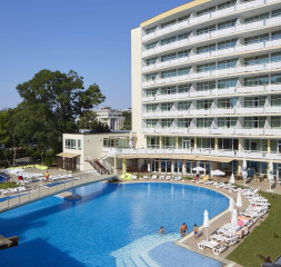 Hotel_Exterior_8.jpg