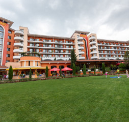 Hotel_Exterior_9.jpg