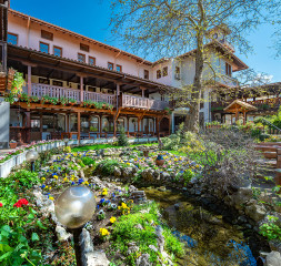 Hotel_Exterior_9.jpg