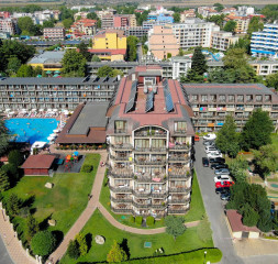 Hotel_Exterior_9.jpg