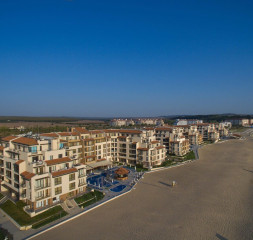 Hotel_Exterior_Beach_View.jpg