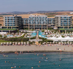 Hotel_Exterior_Beach_View.jpg
