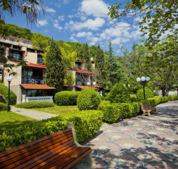 Hotel_Exterior.jpg