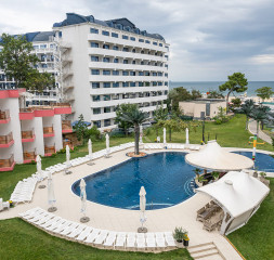 Hotel_Exterior.jpg