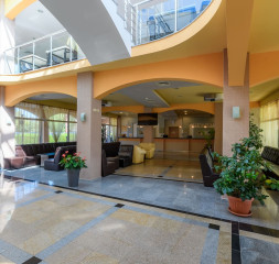 Lobby_1.jpg