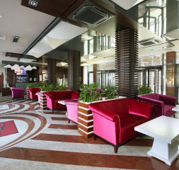 Lobby_1.jpg