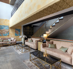 Lobby_1.jpg