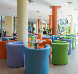 Lobby_1.jpg