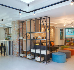 Lobby_1.jpg