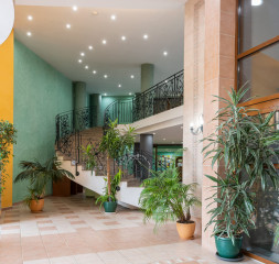 Lobby_1.jpg