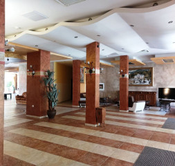 Lobby_1.jpg