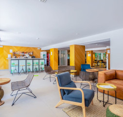 Lobby_1.jpg