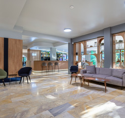 Lobby_1.jpg
