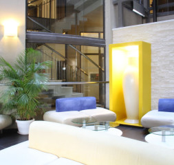 Lobby_1.jpg