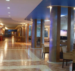 Lobby_1.jpg