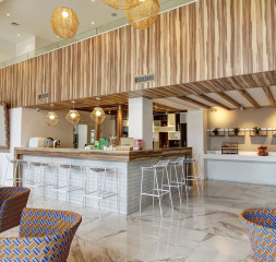 Lobby_1.jpg