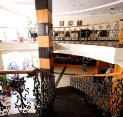 Lobby_1.jpg