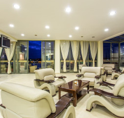 Lobby_1.jpg