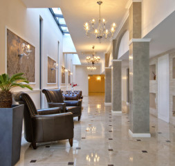 Lobby_1.jpg