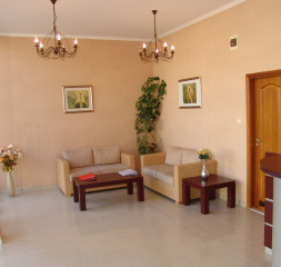 Lobby_1.jpg