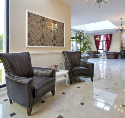 Lobby_2.jpg