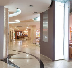 Lobby_2.jpg