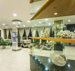 Lobby_2.jpg