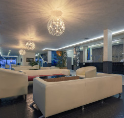 Lobby_2.jpg