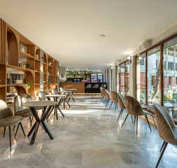 Lobby_2.jpg