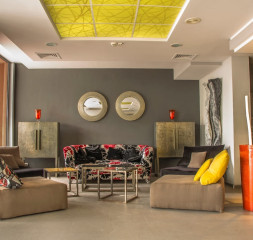 Lobby_2.jpg