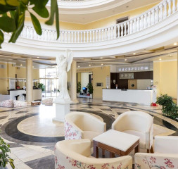 Lobby_2.jpg