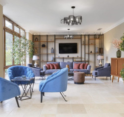 Lobby_2.jpg