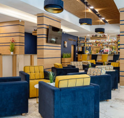 Lobby_2.jpg