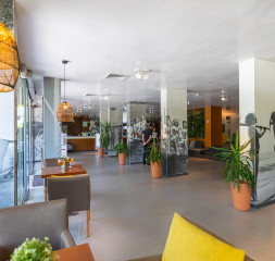Lobby_2.jpg