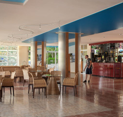 Lobby_2.jpg