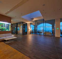 Lobby_3.jpg
