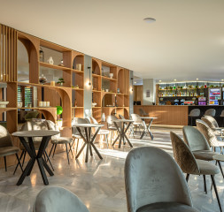 Lobby_3.jpg