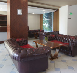 Lobby_3.jpg