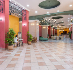 Lobby_3.jpg