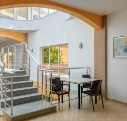 Lobby_3.jpg