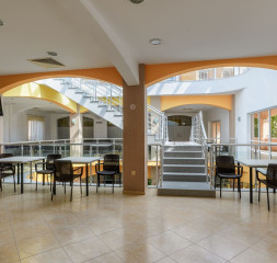 Lobby_4.jpg