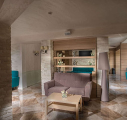 Lobby_4.jpg