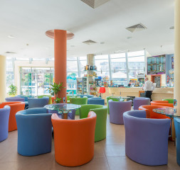 Lobby_4.jpg