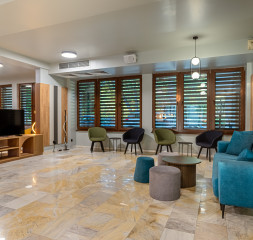 Lobby_5.jpg